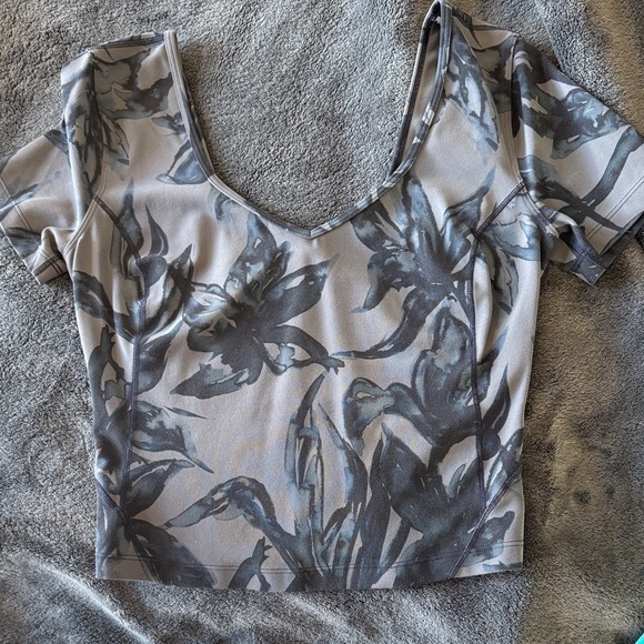 Lululemon Athletica Gray Floral Blouse - Picture 1 of 2